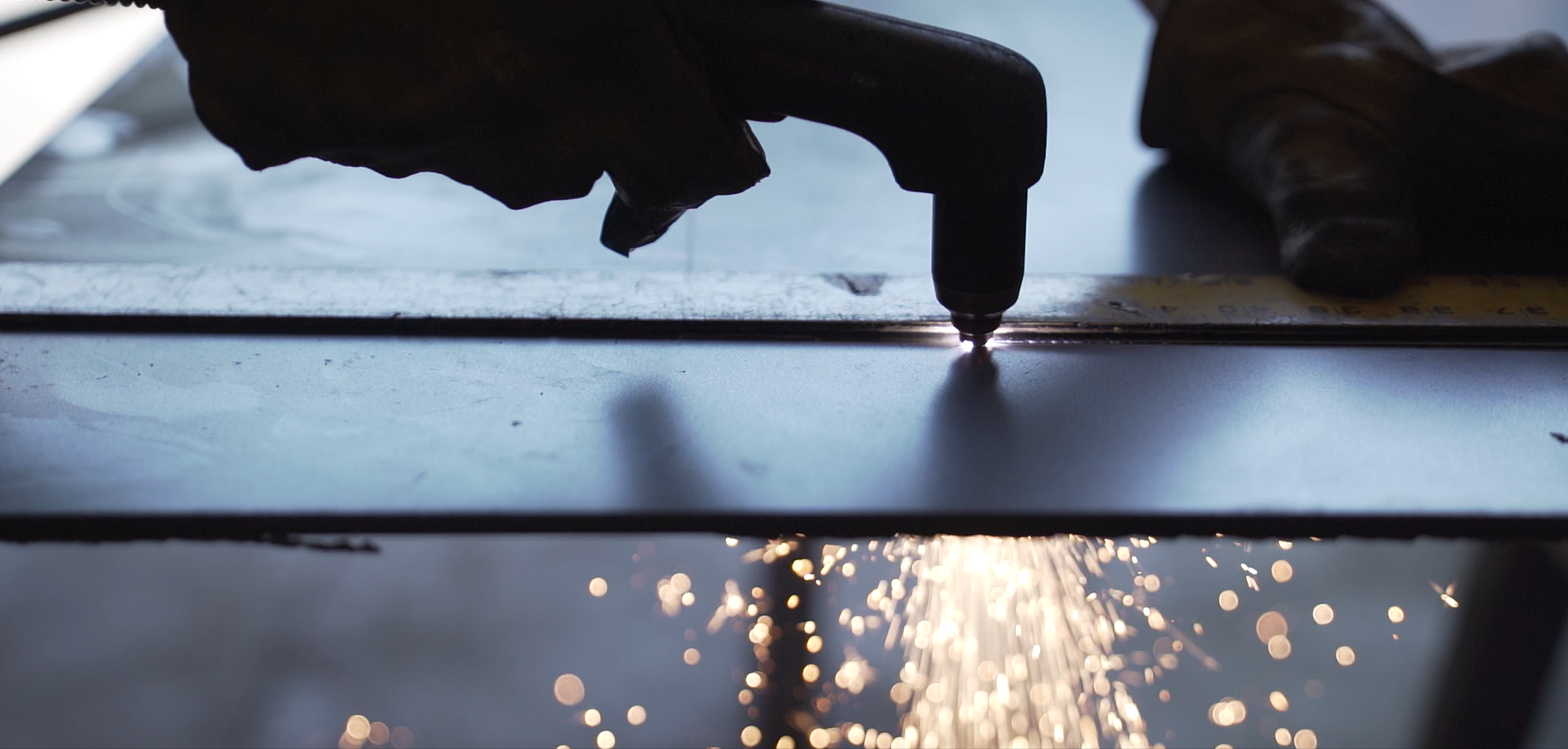 Plasma cutting a straight line on steel plate